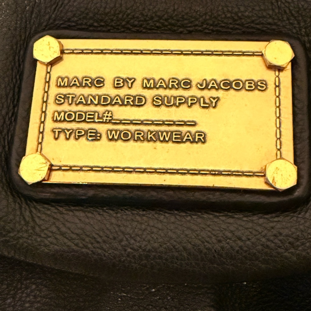 Marc by Marc Jacobs Classic Q Natasha Crossbody w/ Black Pebbled Leather Gold HW - Picture 2 of 16